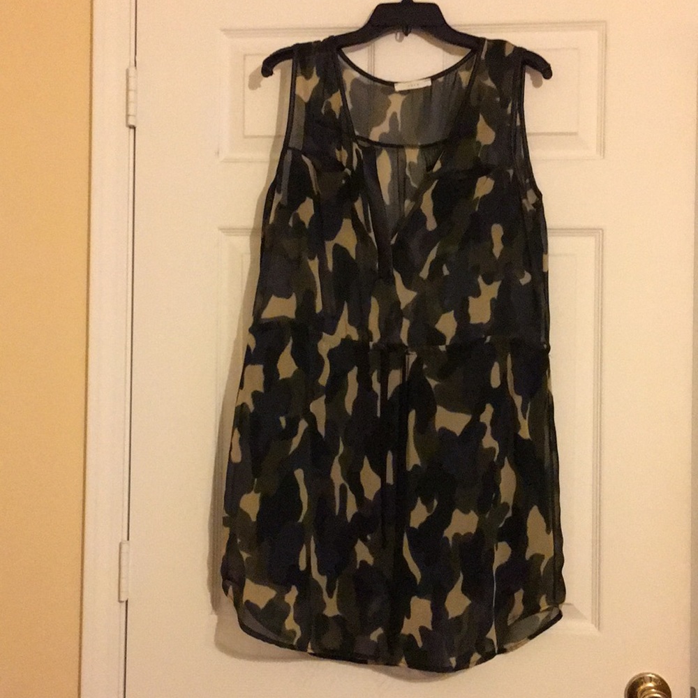 Sleeveless camouflage dress.  Gorgeous on.